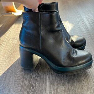 Camper Platform Heels